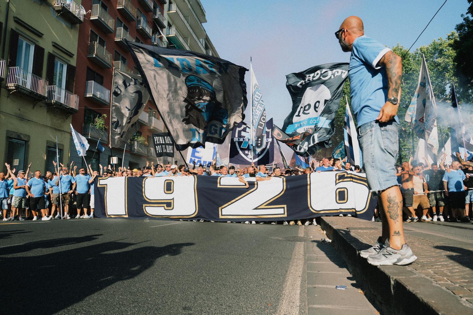 Tifosi del Napoli in festa per le strade di Fuorigrotta