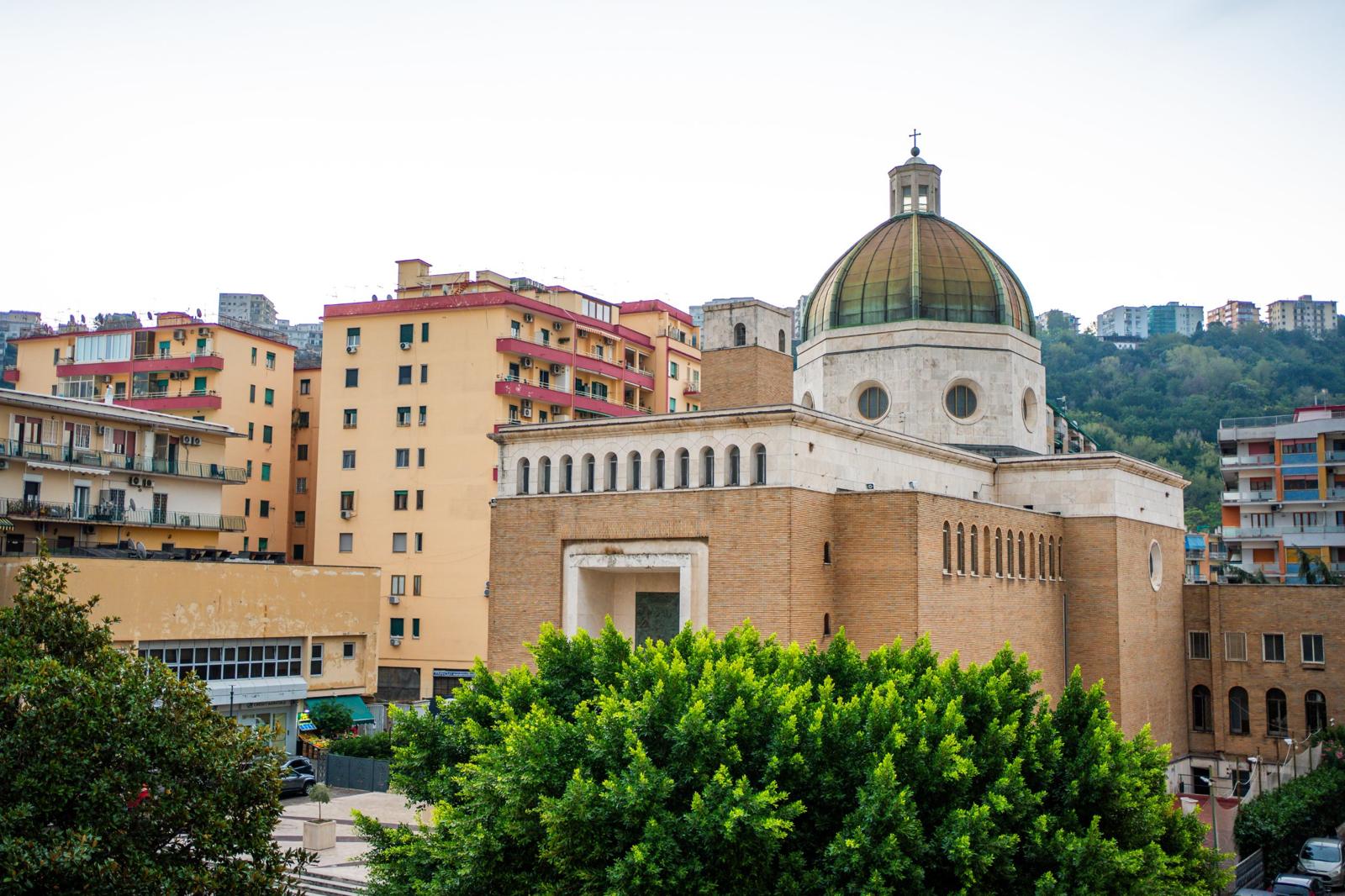 Viale Augusto con la chiesa di San Vitale e la piazza alberata